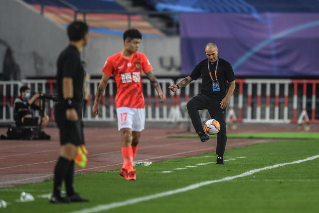 广东抢签？朱俊龙官宣，正式签约，3年顶薪合同，将和胡金秋成对手